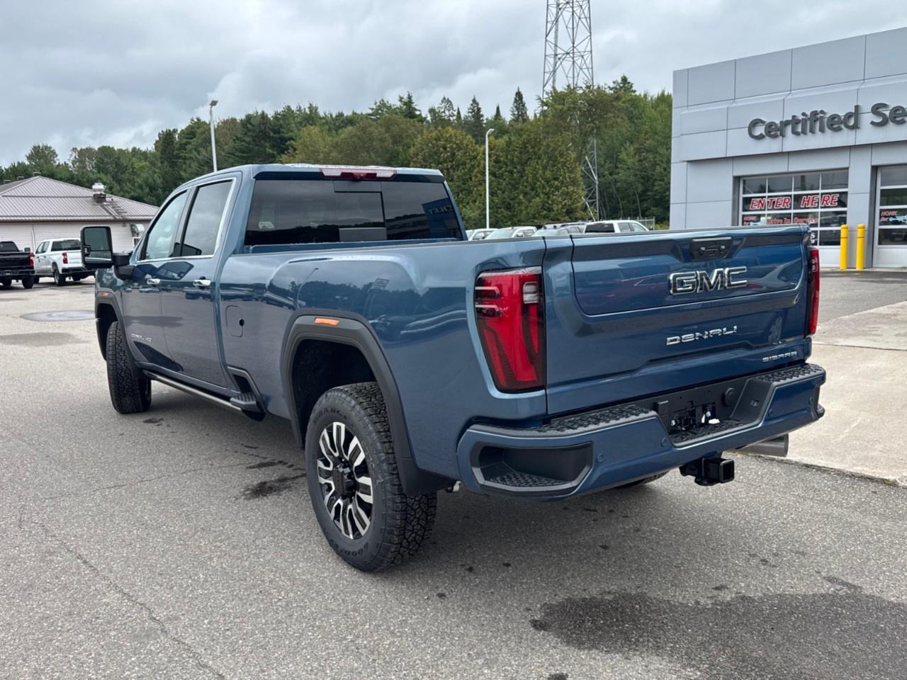 2026 GMC Sierra 3500HD 4WD Crew Cab Long Box Denali Ultimate Photo