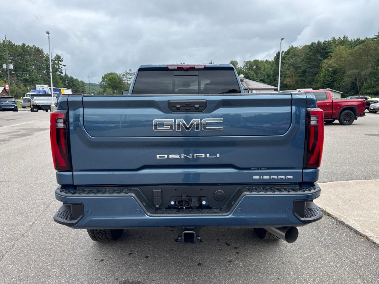 2026 GMC Sierra 3500HD 4WD Crew Cab Long Box Denali Ultimate Photo
