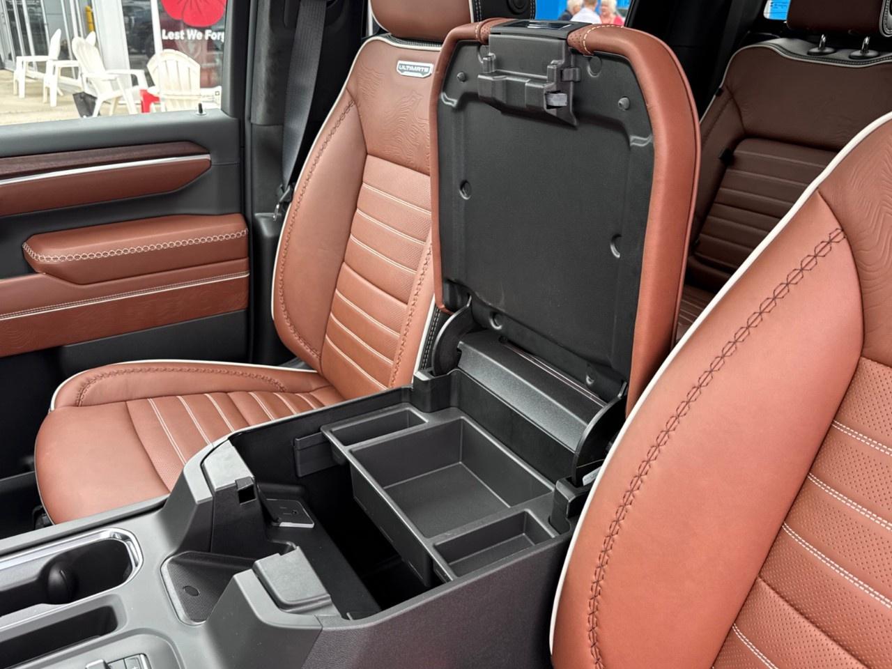 2026 GMC Sierra 3500HD 4WD Crew Cab Long Box Denali Ultimate Photo
