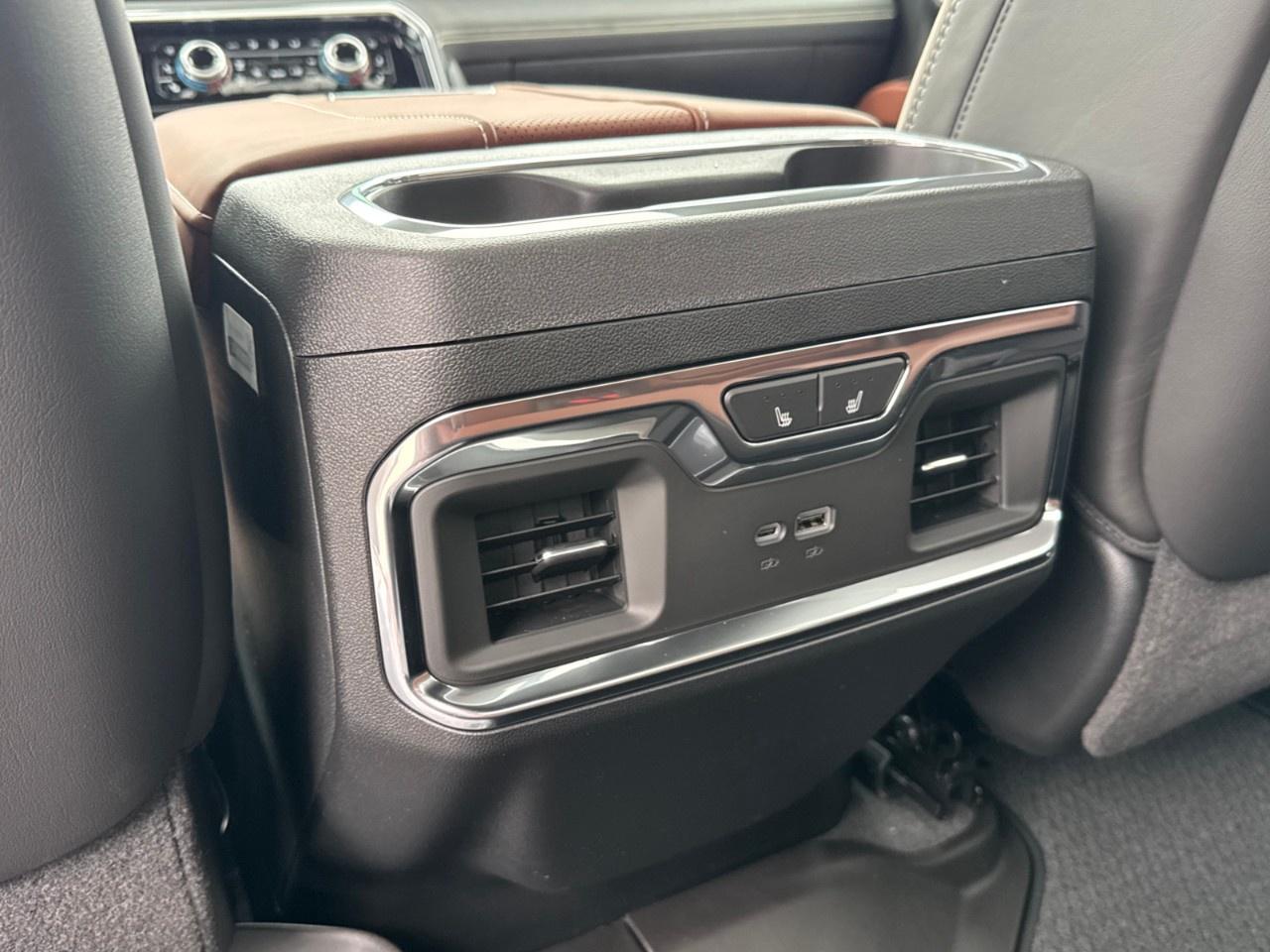 2026 GMC Sierra 3500HD 4WD Crew Cab Long Box Denali Ultimate Photo