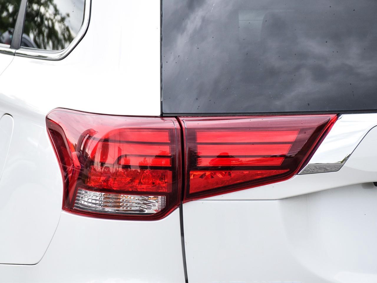 2021 Mitsubishi Outlander Plug-In Hybrid SE 4dr S-AWC Photo