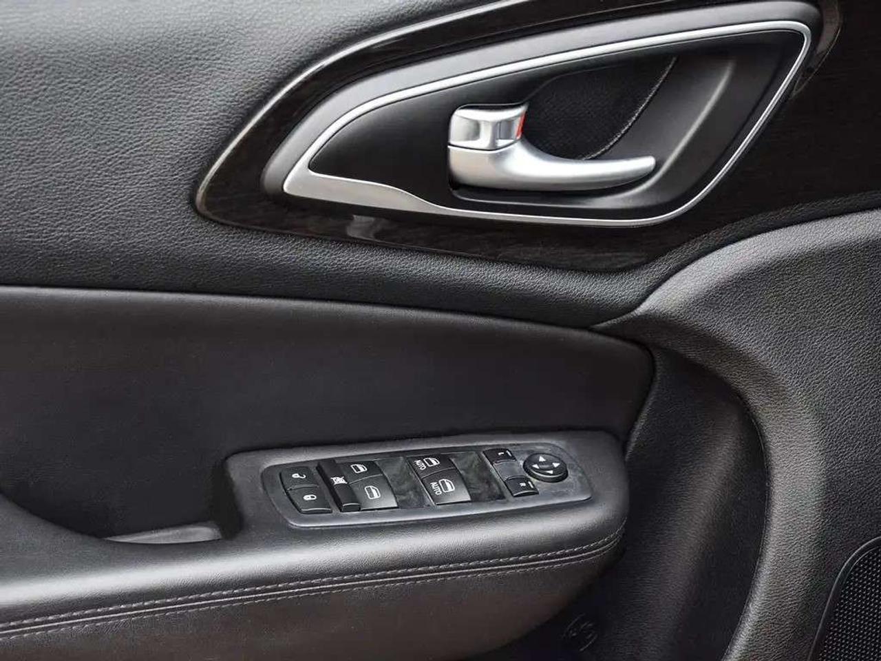 2015 Chrysler 200 C ~Nav ~Heated Leather ~Moonroof ~Bluetooth ~Cam Photo