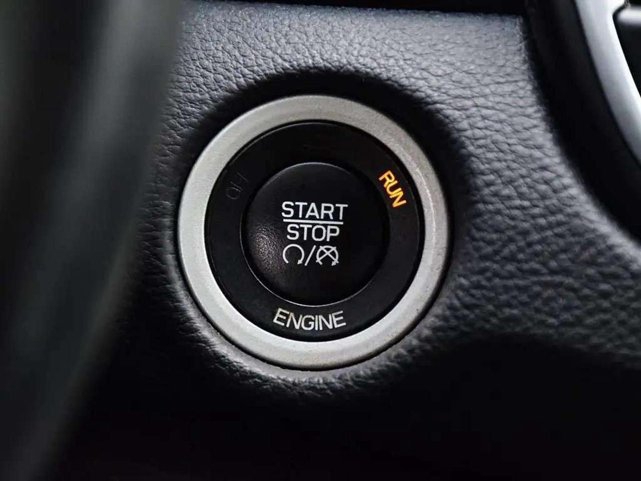 2015 Chrysler 200 C ~Nav ~Heated Leather ~Moonroof ~Bluetooth ~Cam Photo
