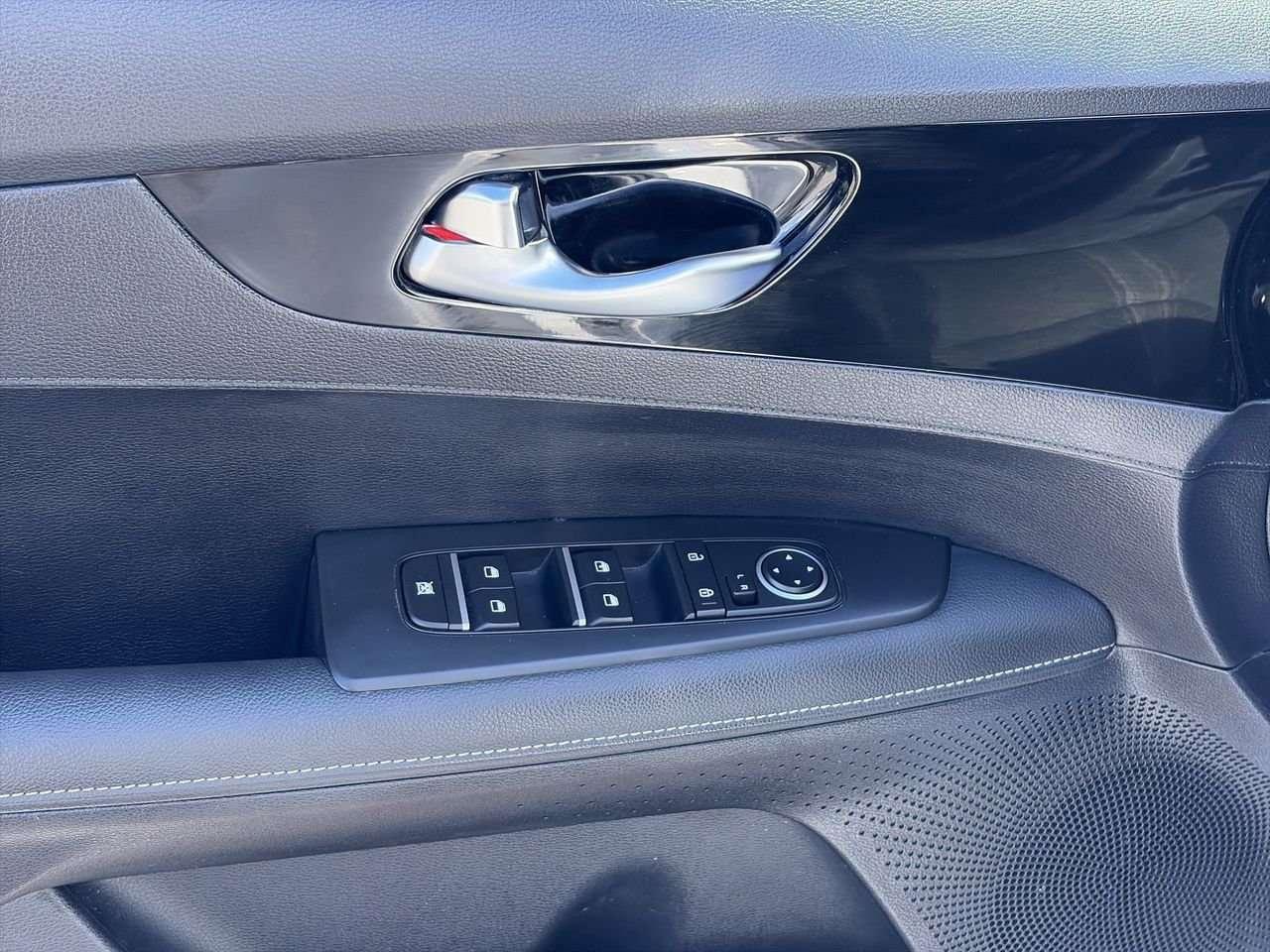 2024 Kia Forte EX+ IVT CPO AVAILABLE   ONE OWNER   NO ACCIDENTS   LOW KMS   BACKUP CAM   SUNROOF   WIRELESS PHONE CHARGER Photo