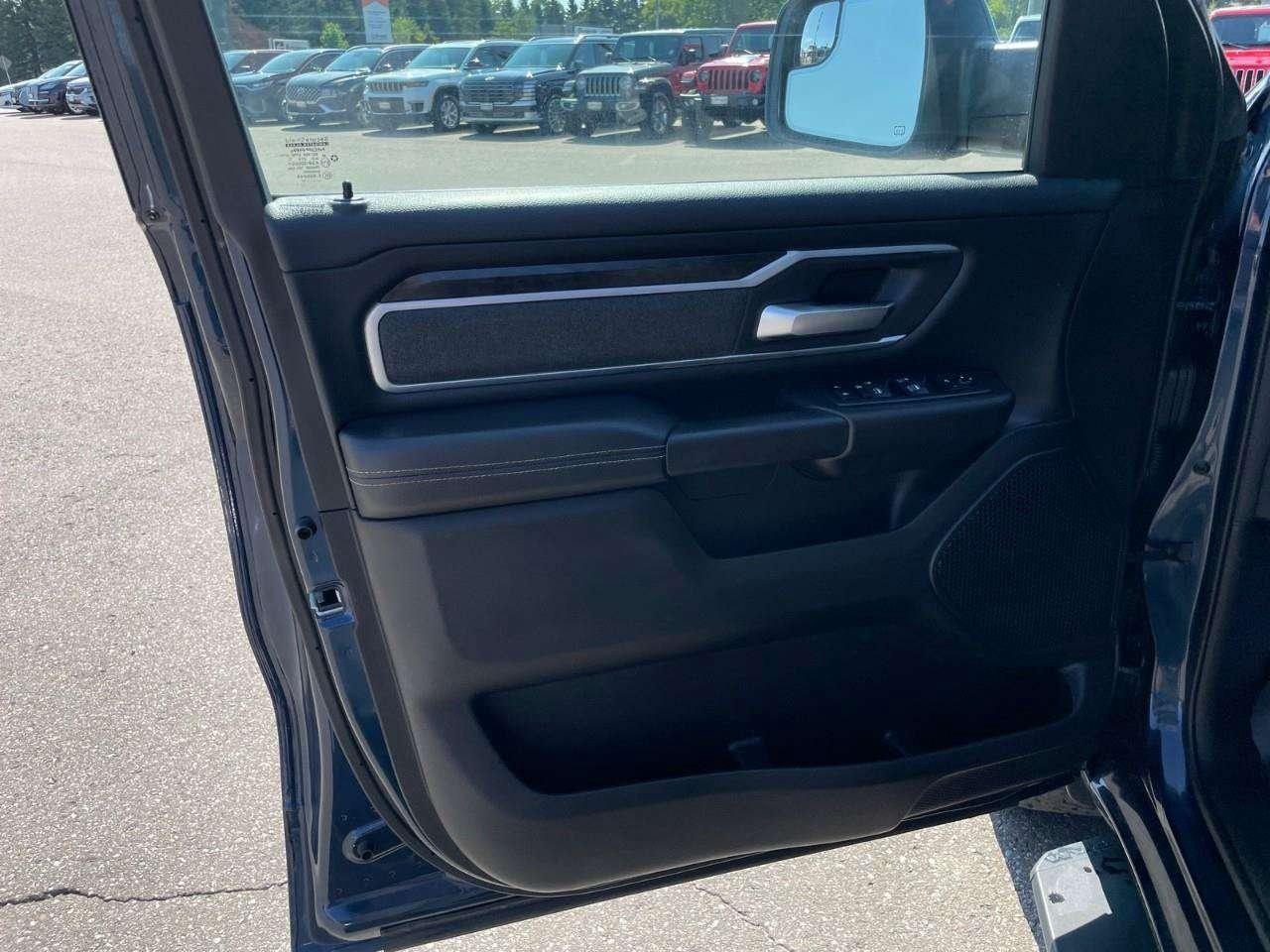 2019 RAM 1500 5.7L V8 HEMI   HTD SEATS   RMT START Photo