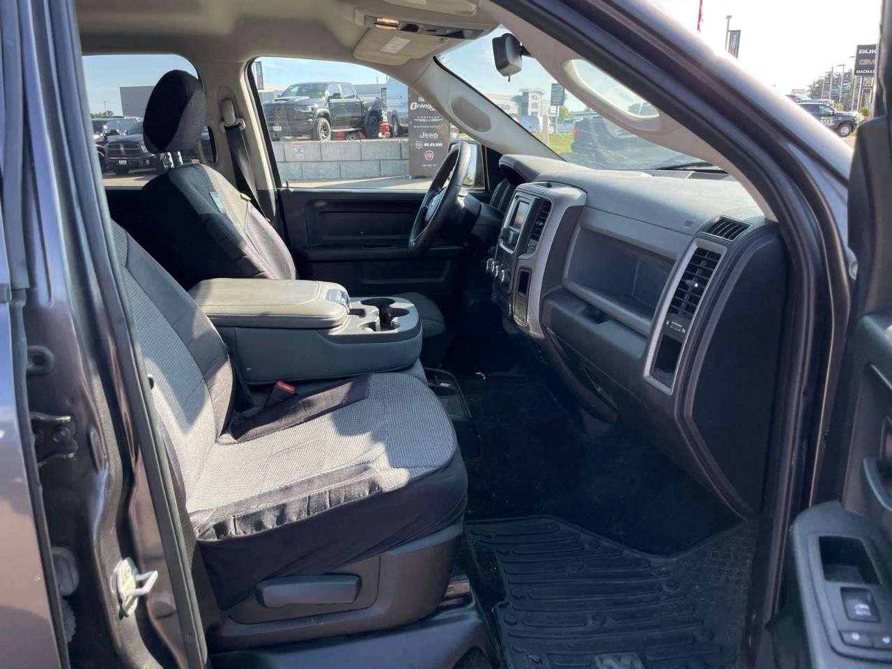 2014 RAM 1500 ACCIDENT FREE   4X4   BACK UP CAM Photo