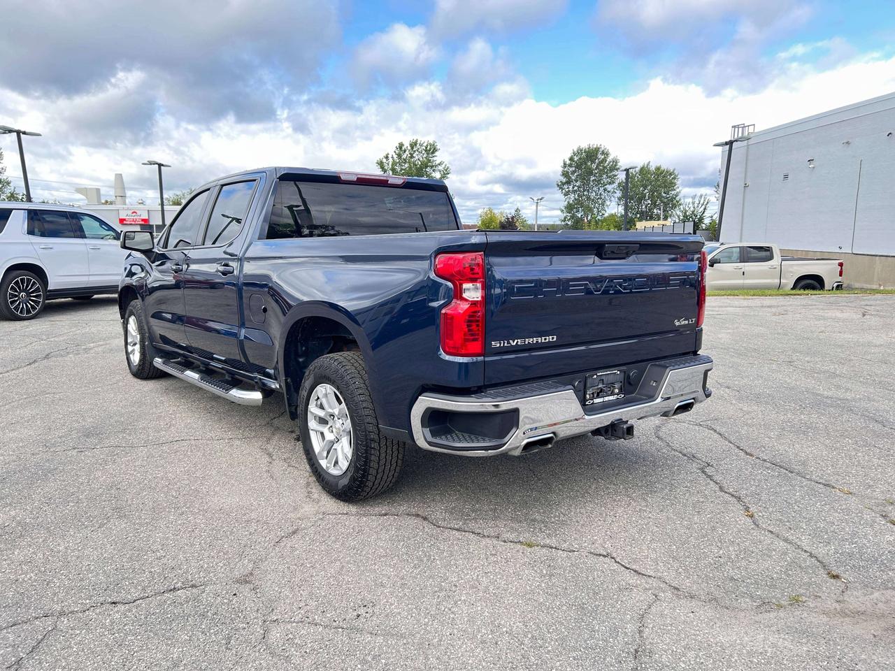 2022 Chevrolet Silverado 1500 Crew LT 4WD Photo