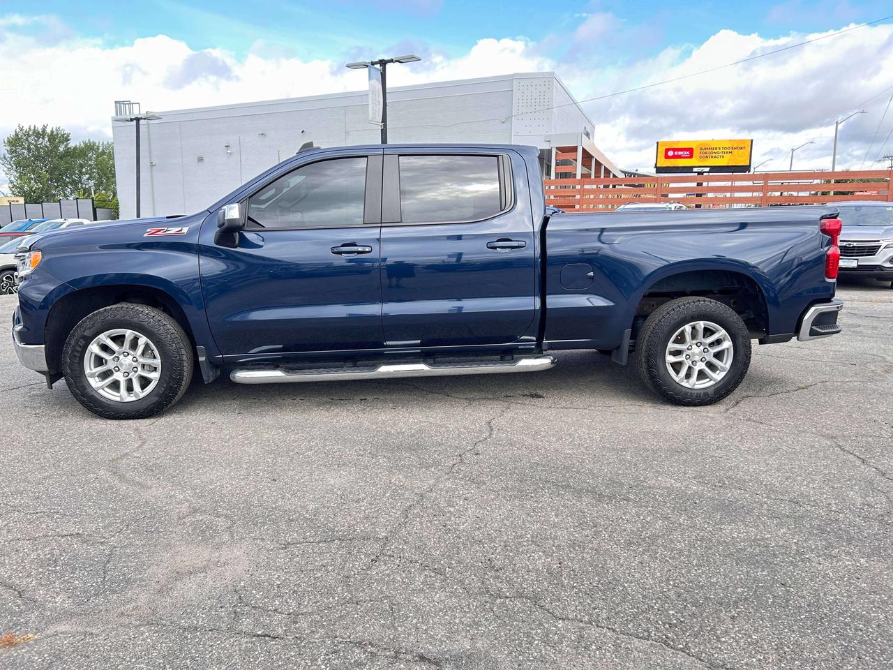 2022 Chevrolet Silverado 1500 Crew LT 4WD Photo2