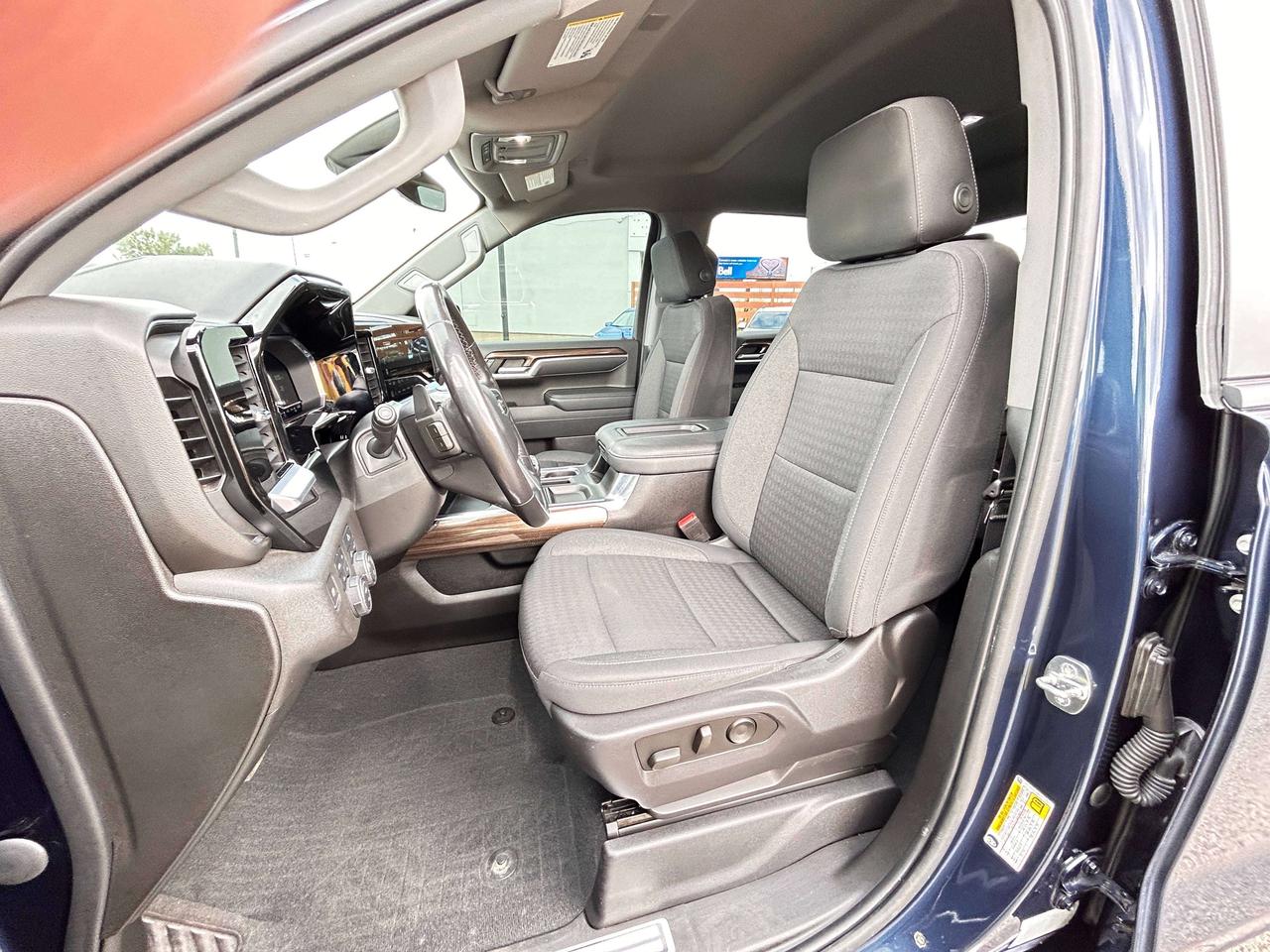 2022 Chevrolet Silverado 1500 Crew LT 4WD Photo