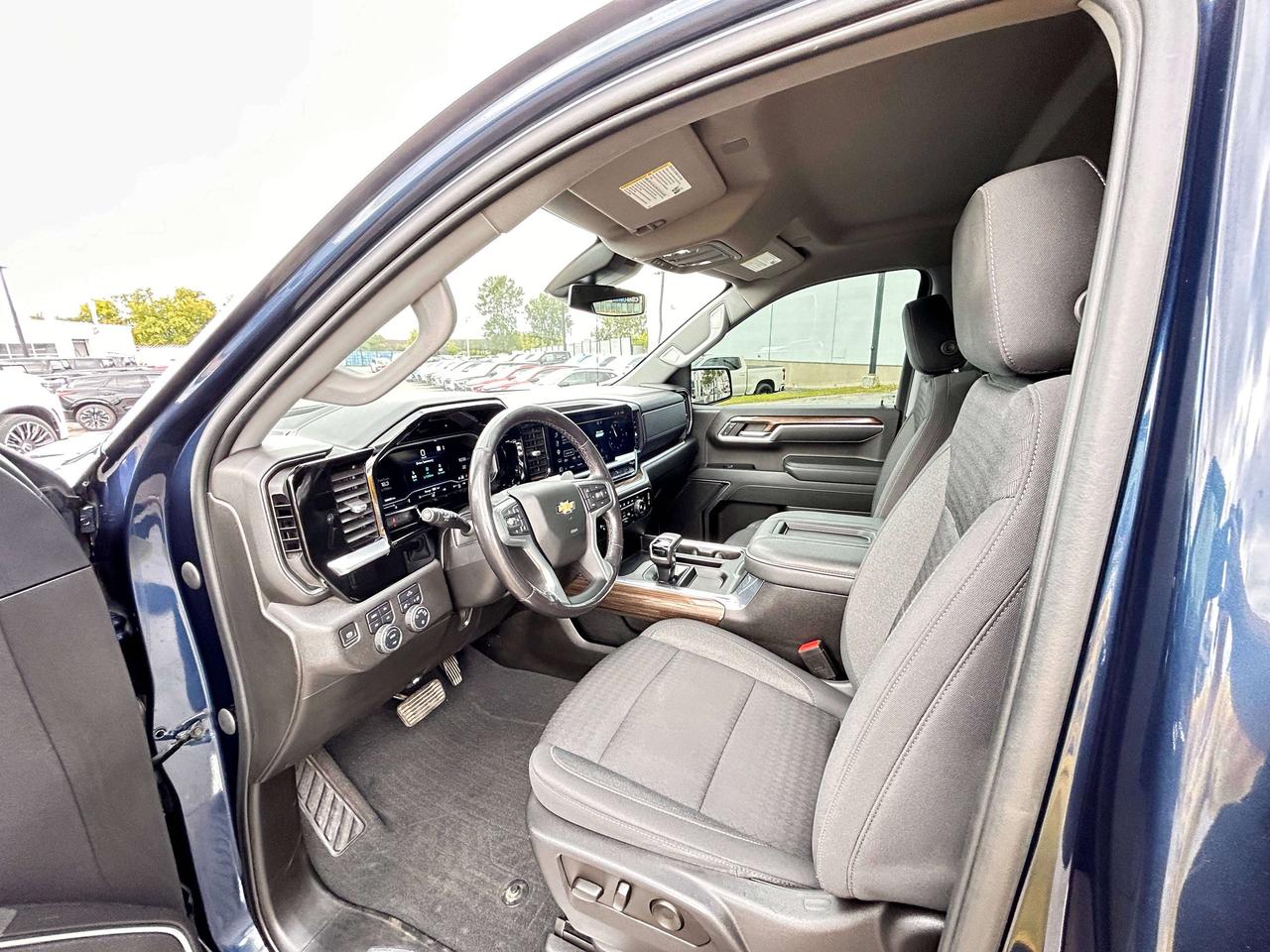 2022 Chevrolet Silverado 1500 Crew LT 4WD Photo