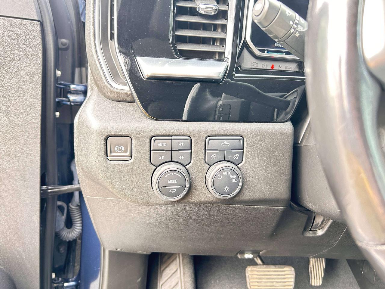 2022 Chevrolet Silverado 1500 Crew LT 4WD Photo