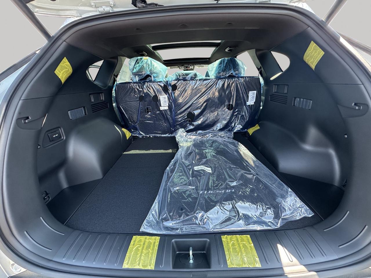 2026 Hyundai Tucson Hybrid Night Edition Photo
