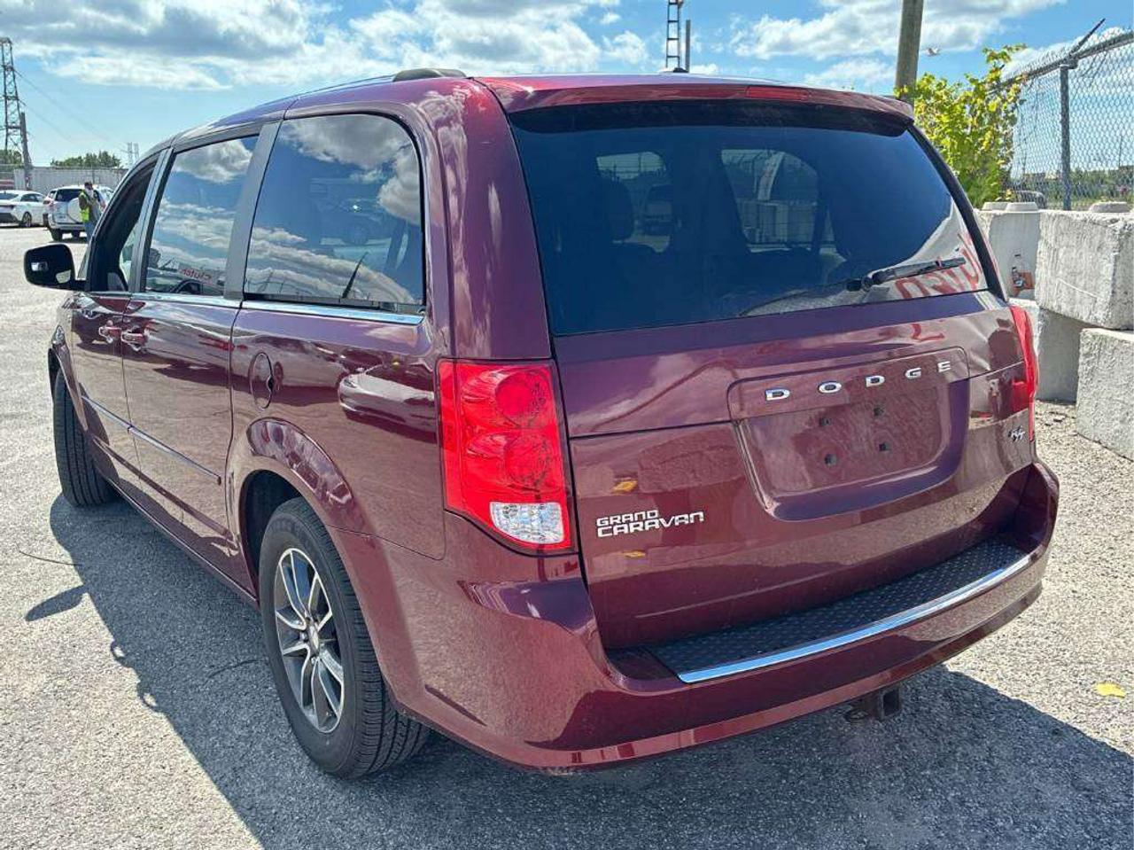 2016 Dodge Grand Caravan SXT Premium Plus Photo