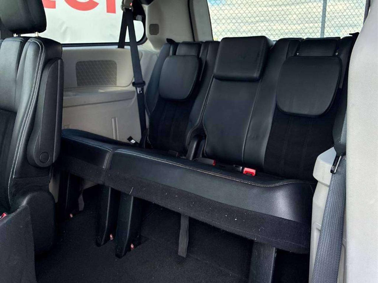 2016 Dodge Grand Caravan SXT Premium Plus Photo