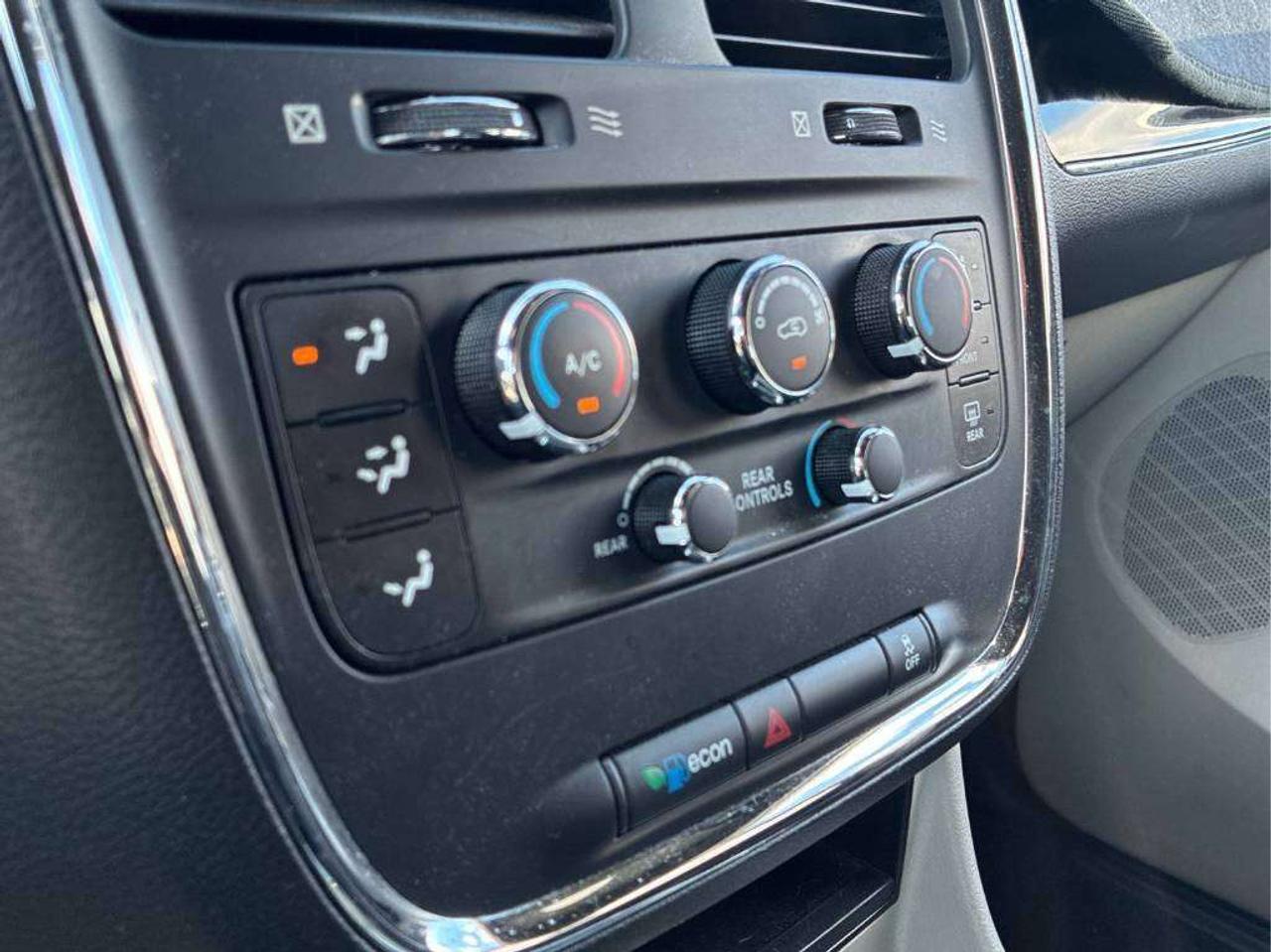 2016 Dodge Grand Caravan SXT Premium Plus Photo