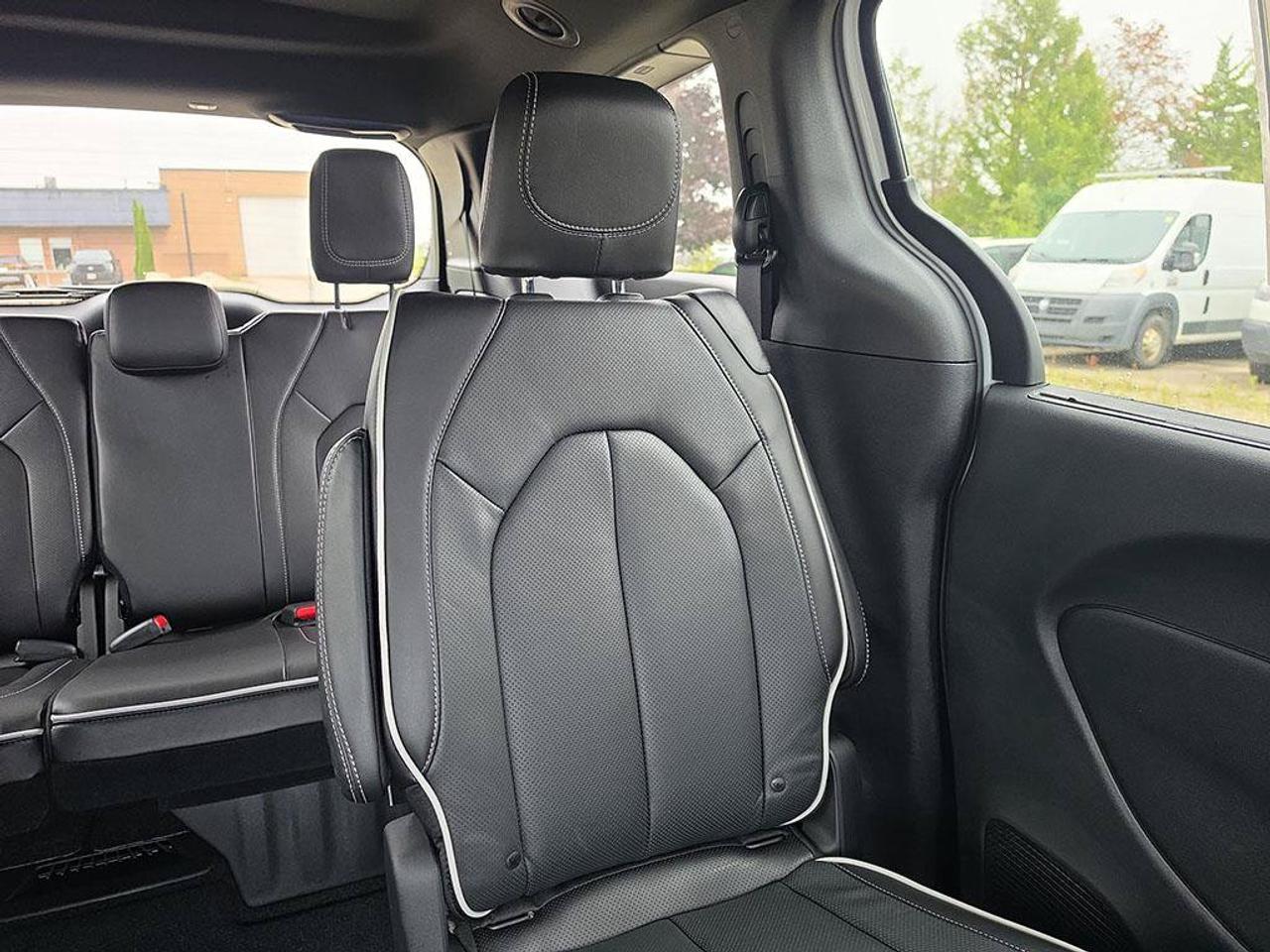 2027 Chrysler Pacifica Limited| TRAILER TOW|AWD|HEATED STEERING WHEEL| Photo