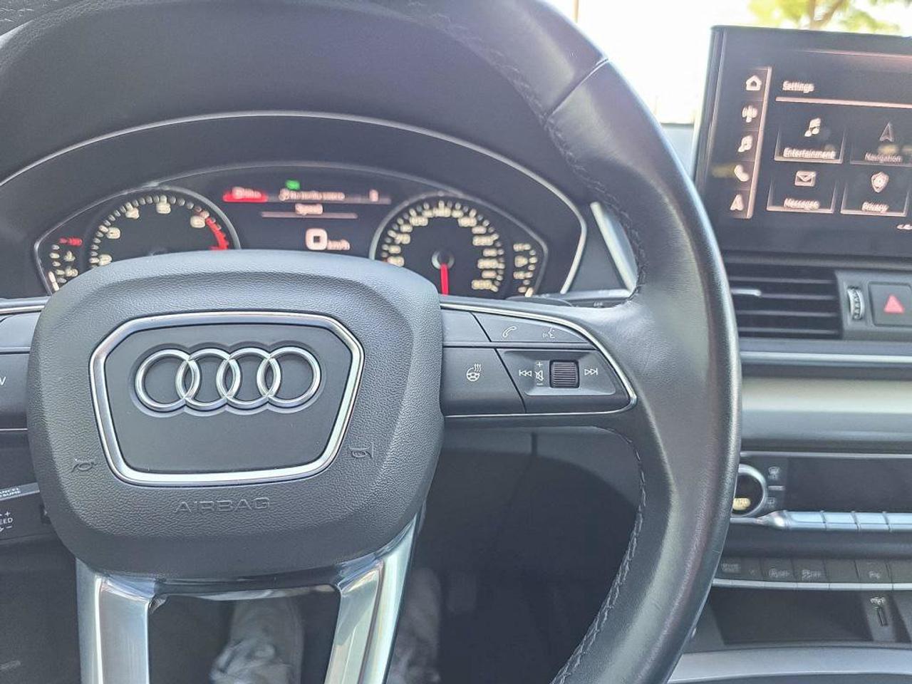 2024 Audi Q5 Komfort | Wireless Apple Car Play | Heated Seats | Photo