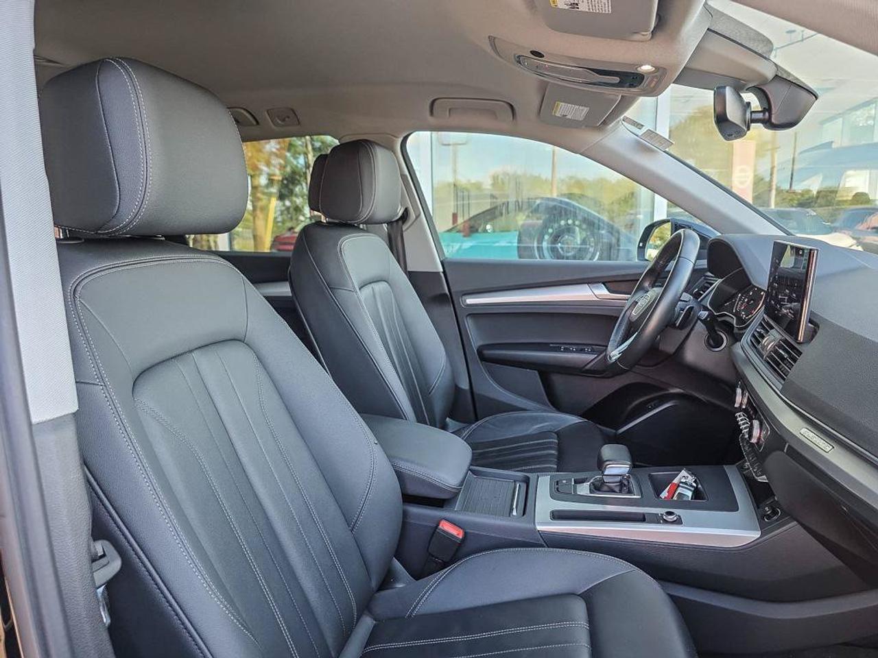 2024 Audi Q5 Komfort | Wireless Apple Car Play | Heated Seats | Photo