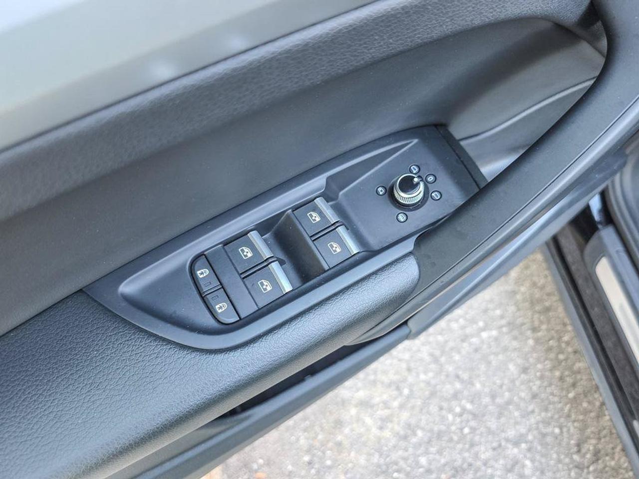 2024 Audi Q5 Komfort | Wireless Apple Car Play | Heated Seats | Photo