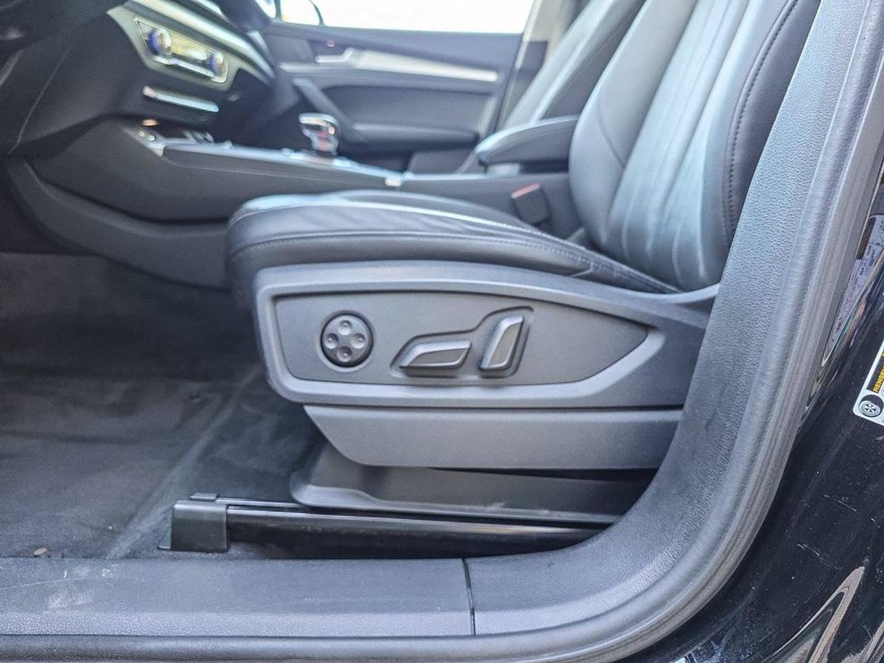 2024 Audi Q5 Komfort | Wireless Apple Car Play | Heated Seats | Photo