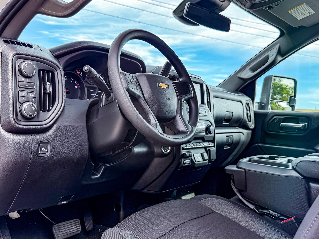 2026 Chevrolet SILVERADO 2500HD Custom Photo