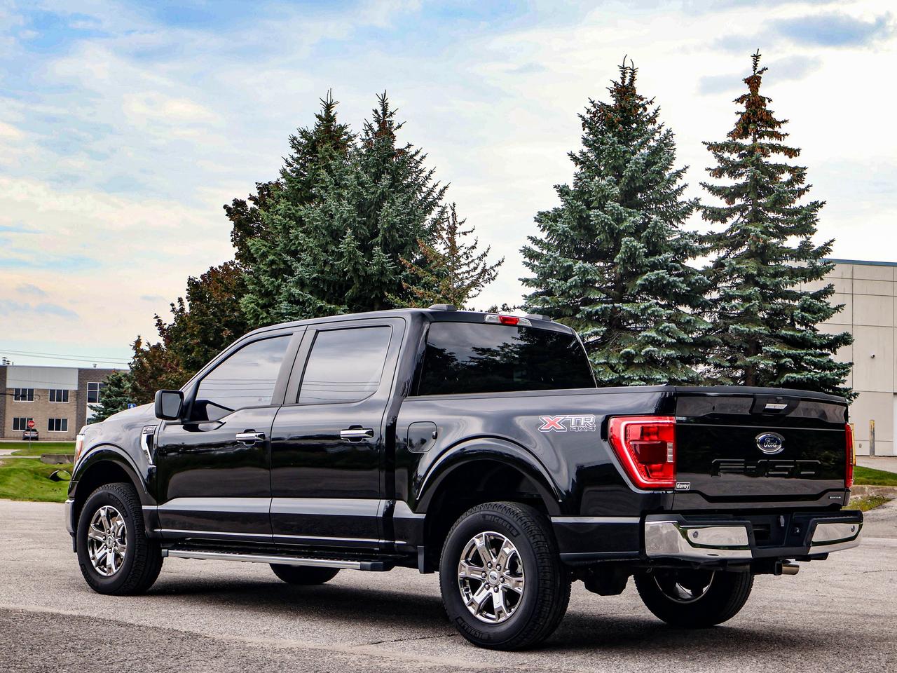 2023 Ford F-150 XLT Photo