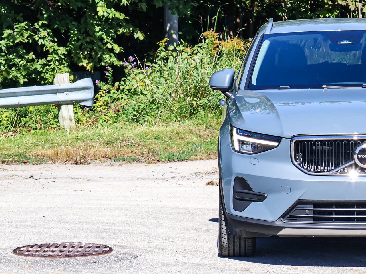 2023 Volvo XC40 Core Photo