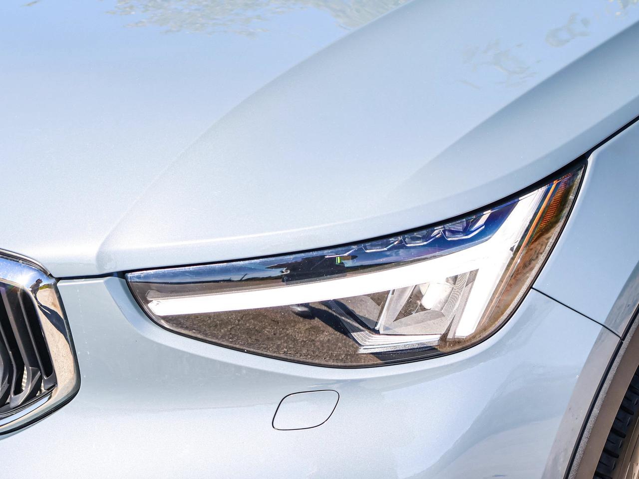 2023 Volvo XC40 Core Photo