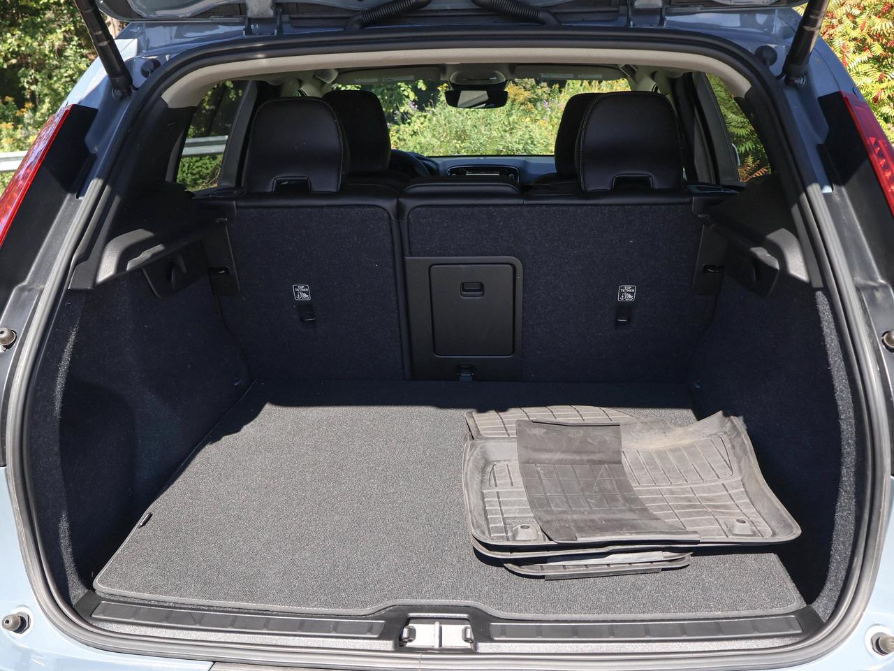 2023 Volvo XC40 Core Photo