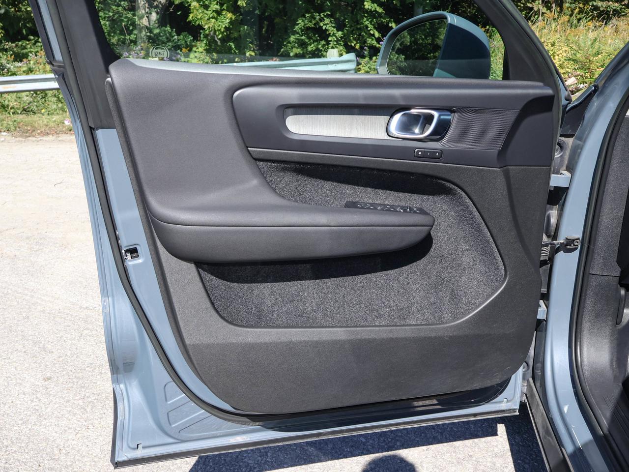2023 Volvo XC40 Core Photo