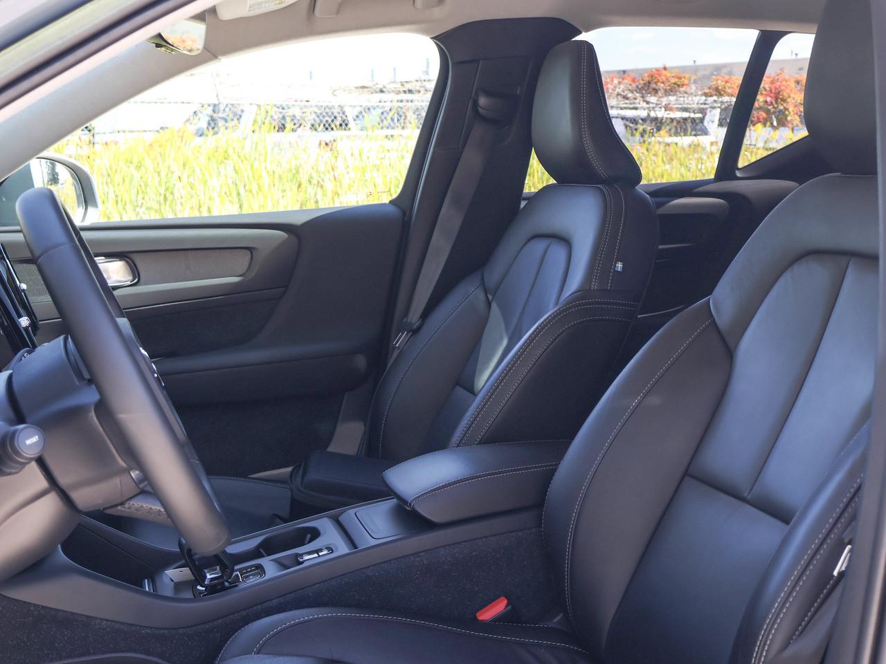 2023 Volvo XC40 Core Photo