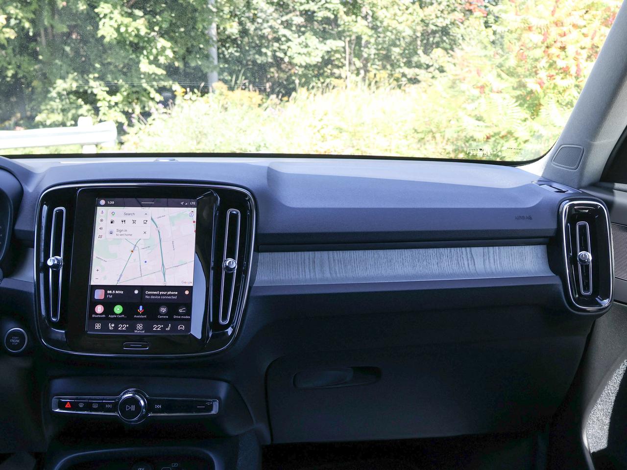 2023 Volvo XC40 Core Photo