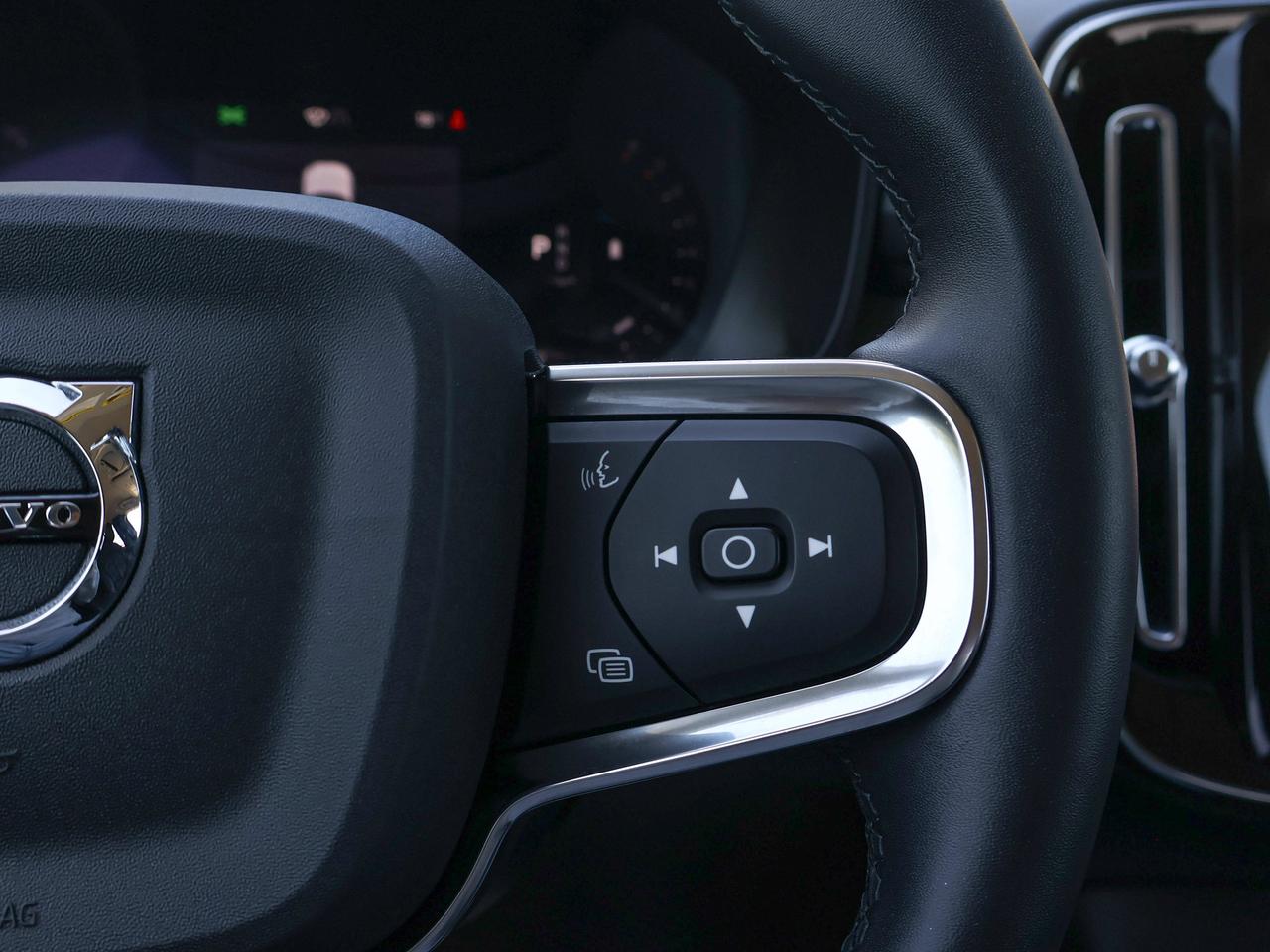 2023 Volvo XC40 Core Photo