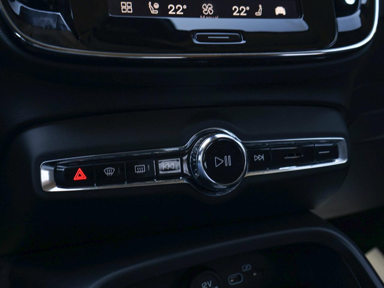 2023 Volvo XC40 Core Photo