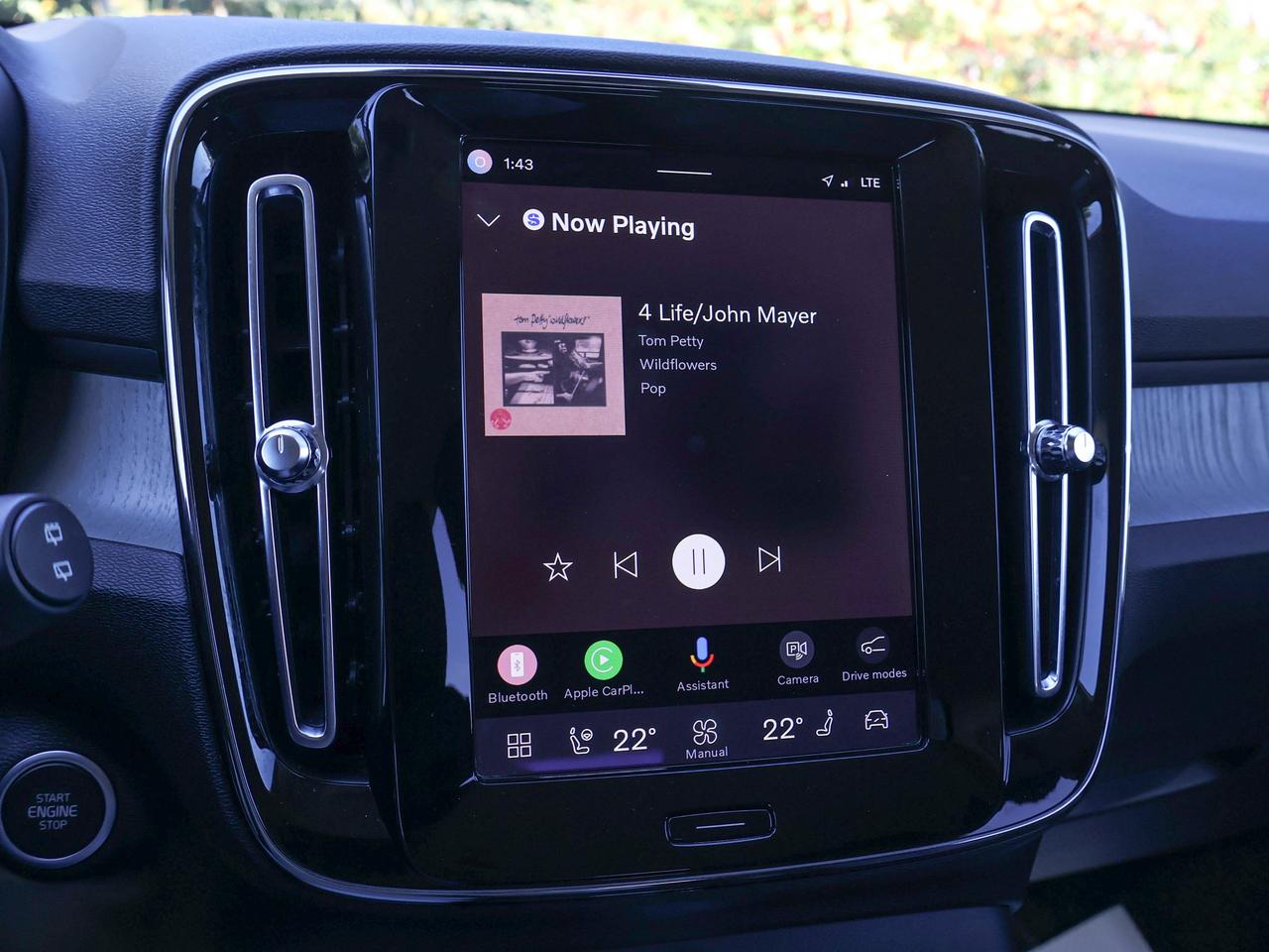 2023 Volvo XC40 Core Photo