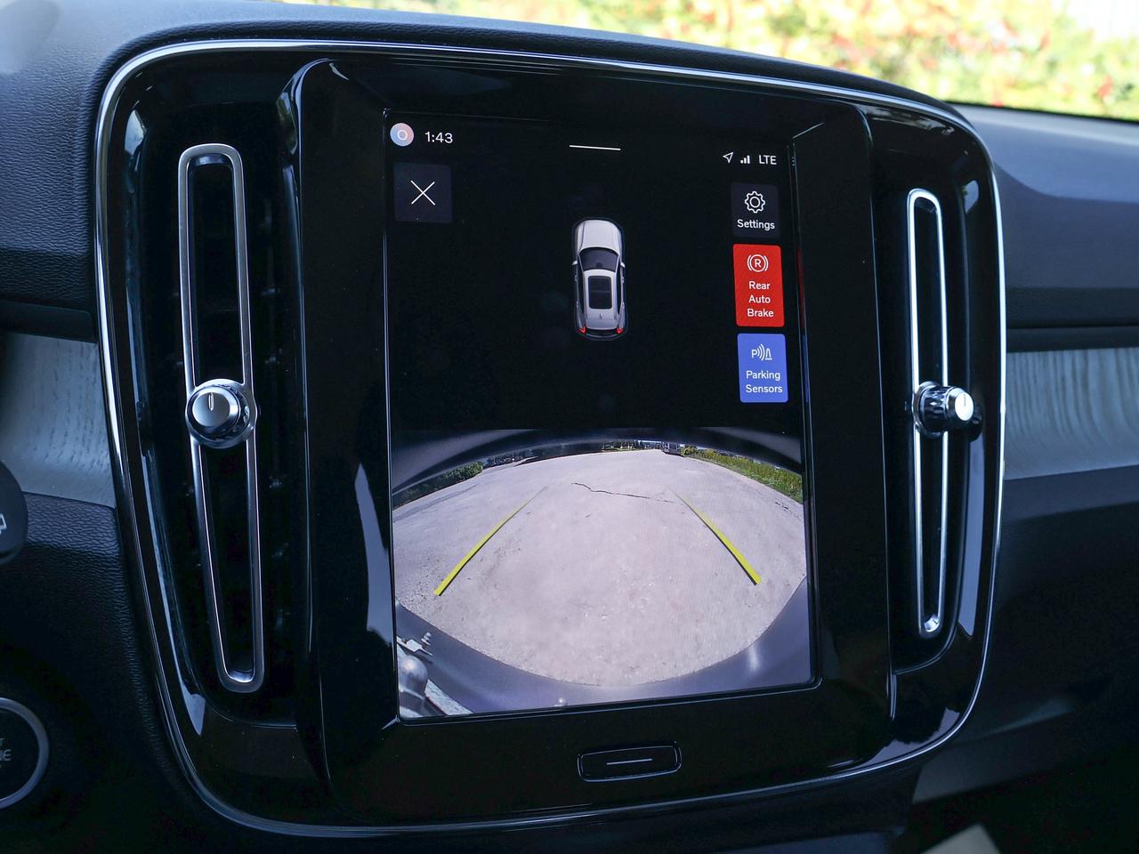 2023 Volvo XC40 Core Photo