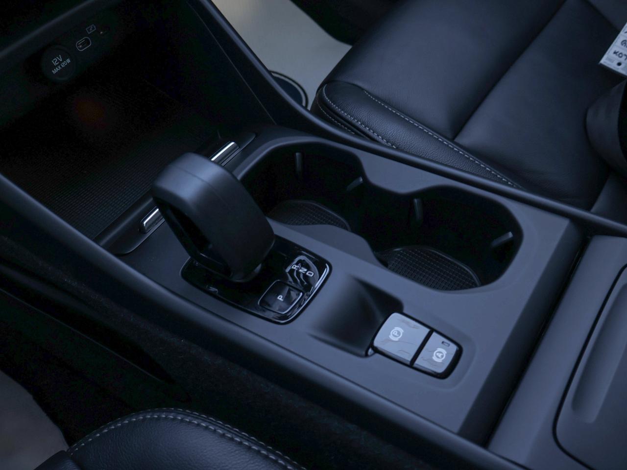 2023 Volvo XC40 Core Photo