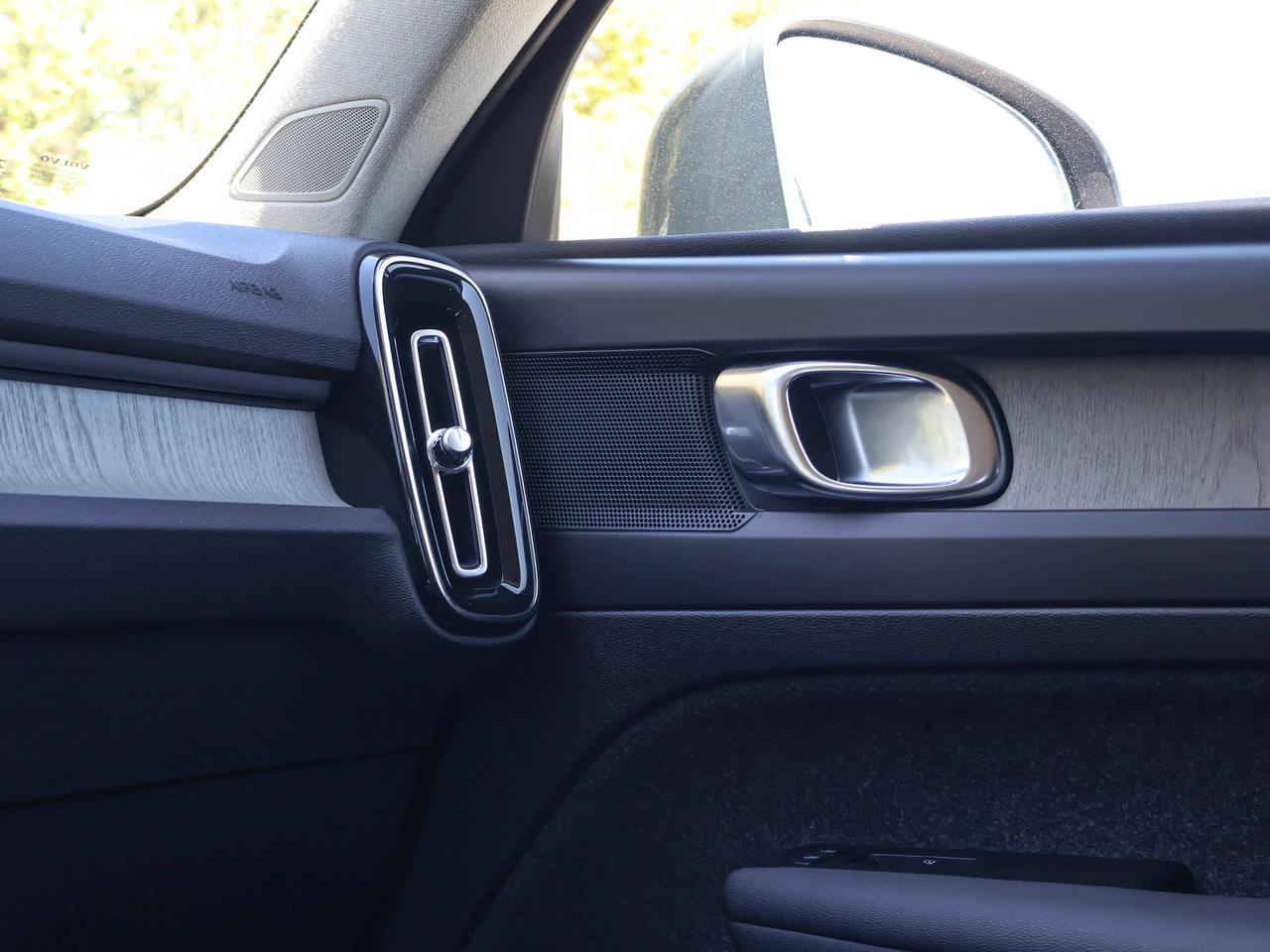 2023 Volvo XC40 Core Photo