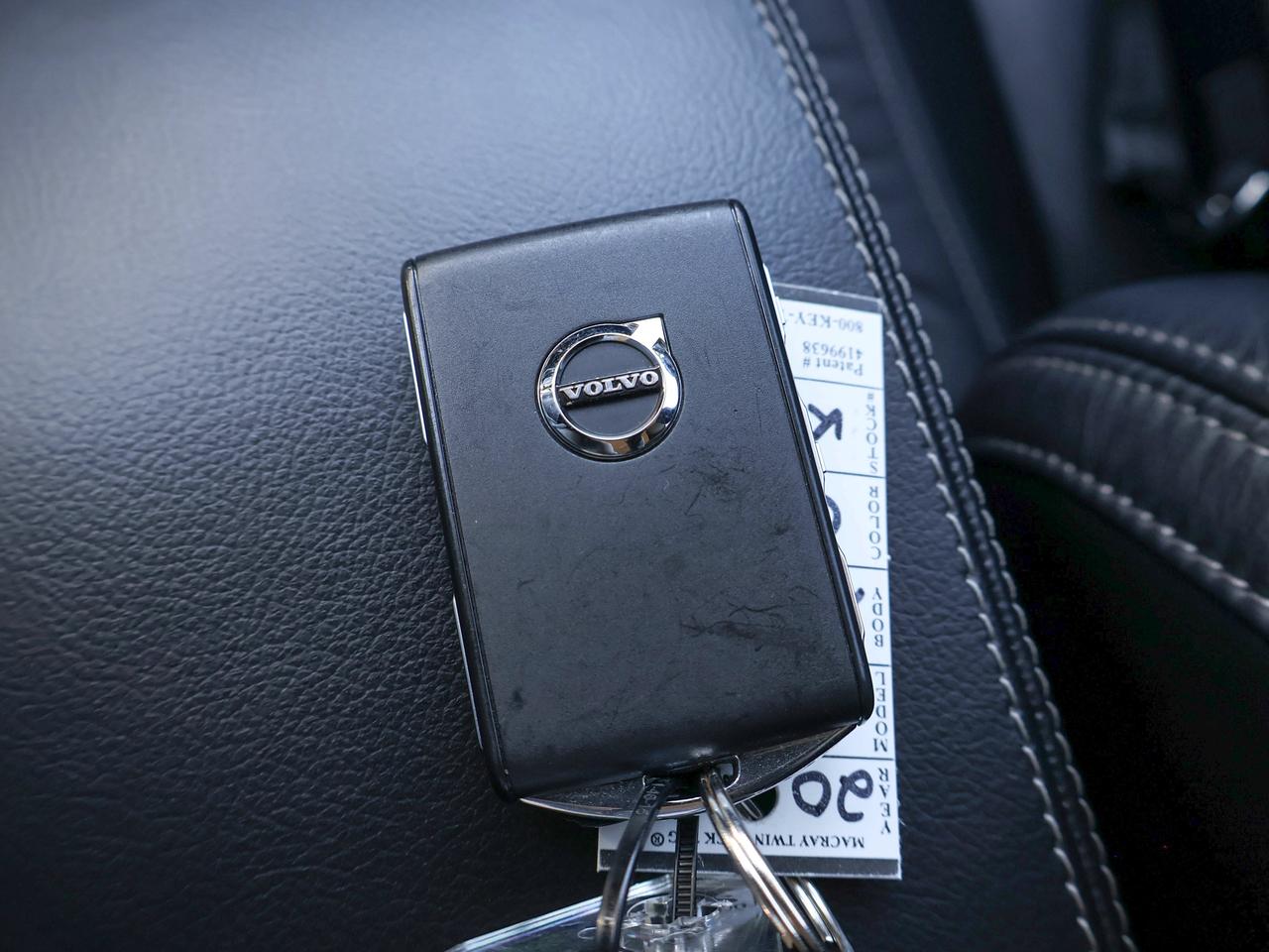 2023 Volvo XC40 Core Photo