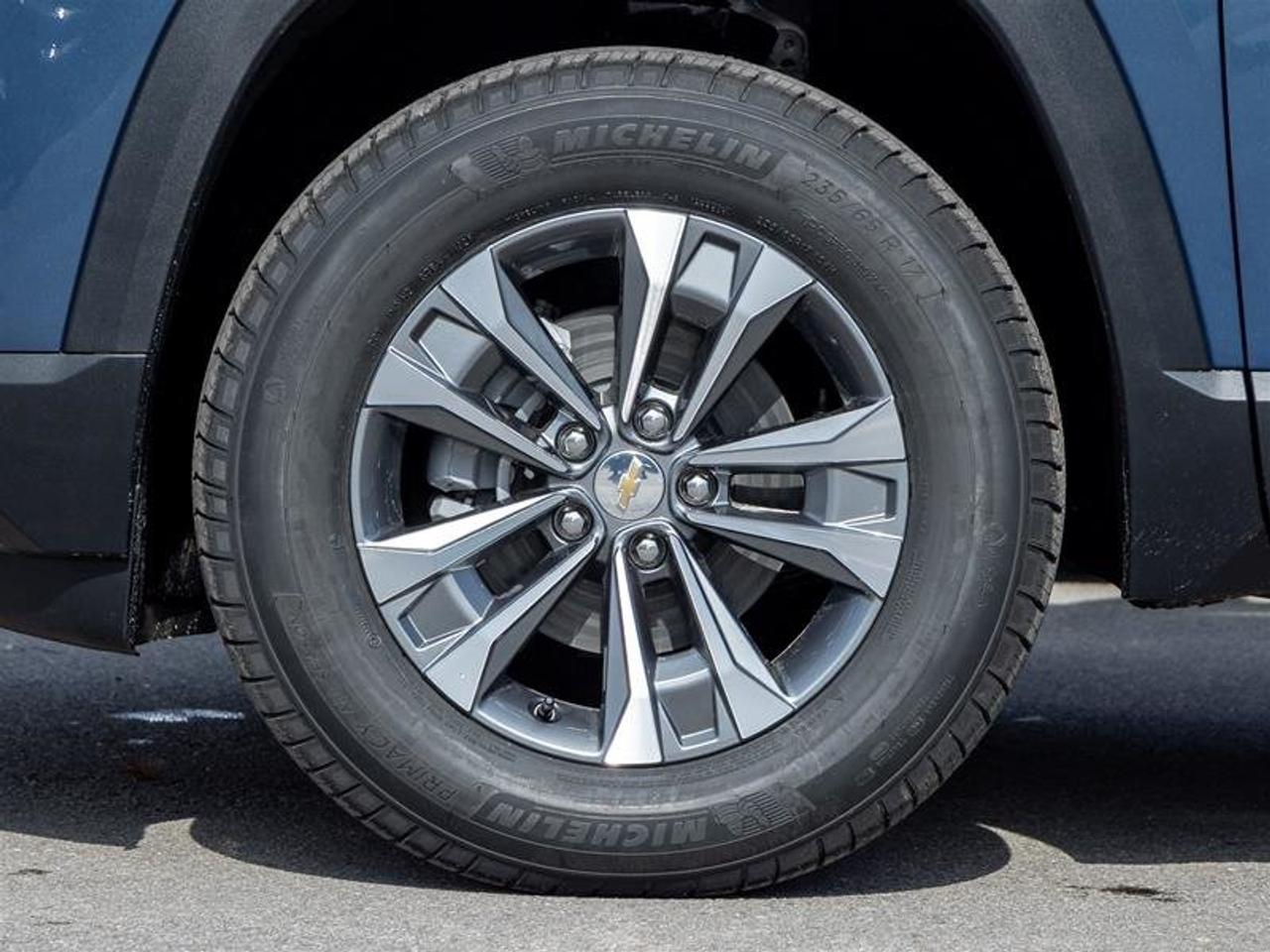 2027 Chevrolet Equinox LT Photo3