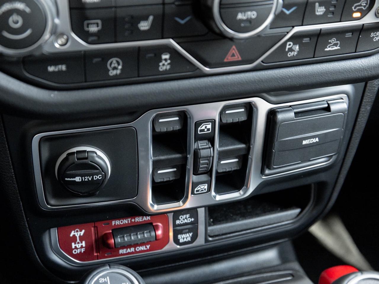 2027 Jeep Wrangler 4-Door RUBICON X Photo