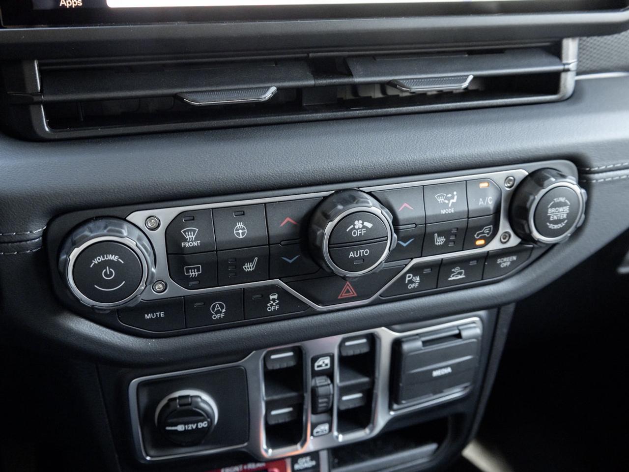 2027 Jeep Wrangler 4-Door RUBICON X Photo