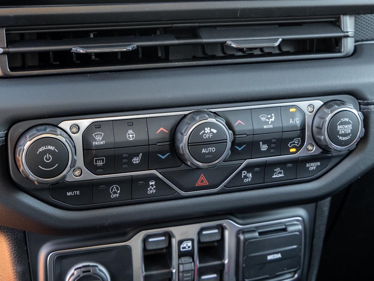 2027 Jeep Wrangler 4-Door RUBICON X Photo