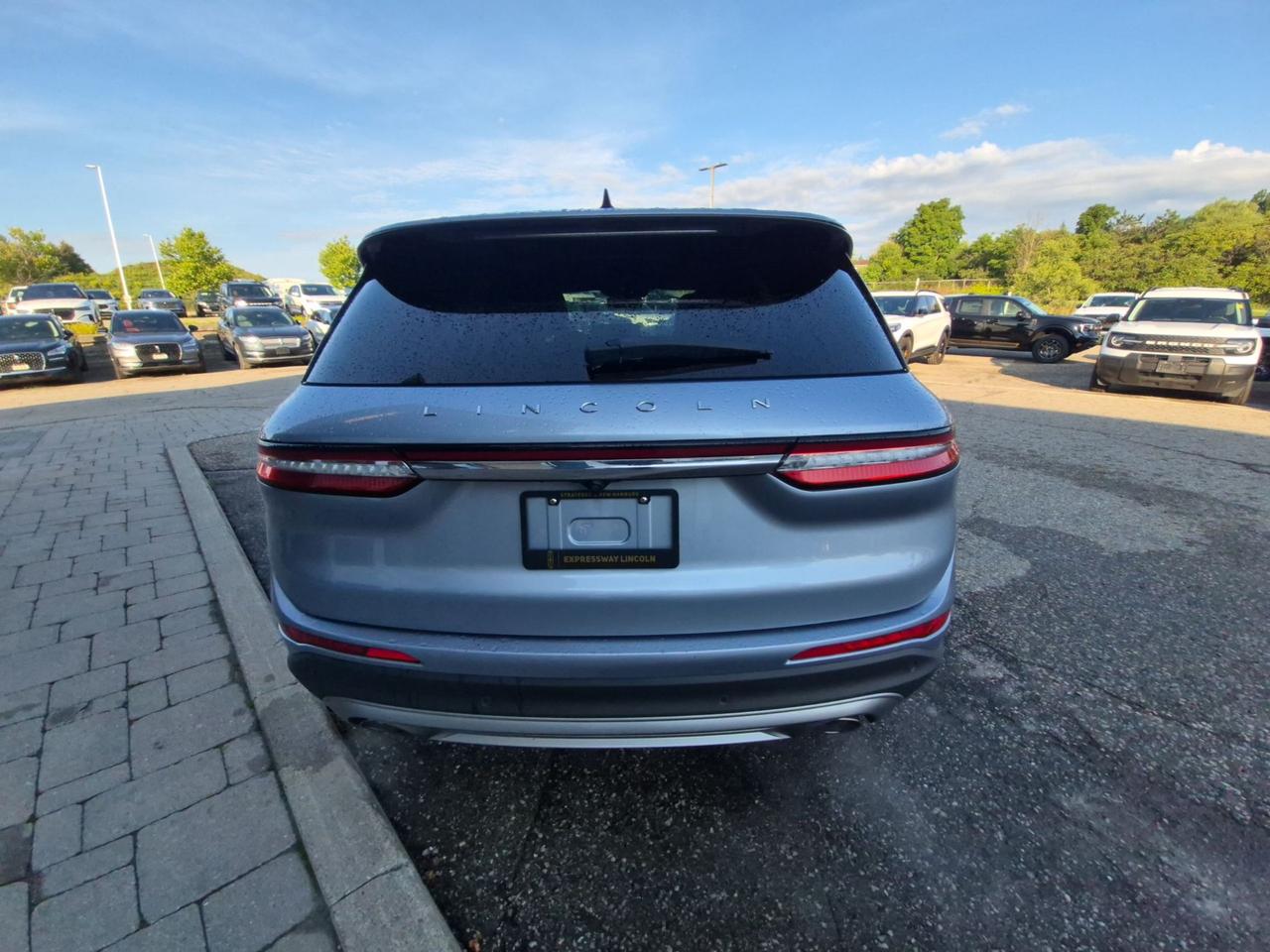 2022 Lincoln Corsair RESERVE, AWD, PANO ROOF, ELEMENTS PACK - HTD WHEEL Photo2