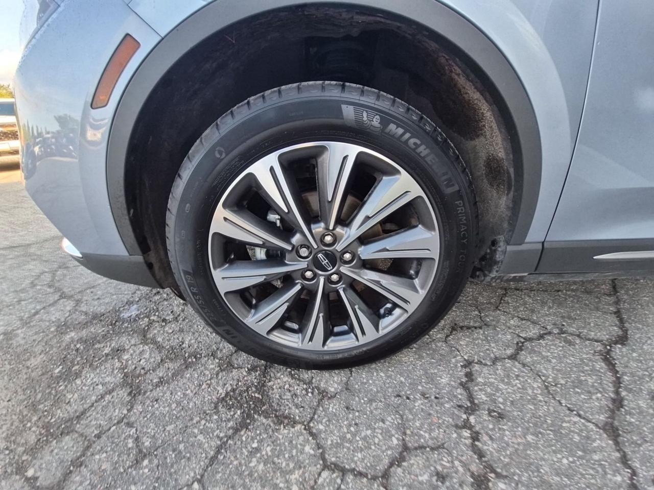 2022 Lincoln Corsair RESERVE, AWD, PANO ROOF, ELEMENTS PACK - HTD WHEEL Photo4