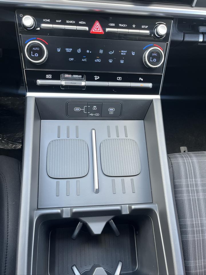 2026 Hyundai Santa Fe PREFERRED HEV 7 PASSENGERS Photo