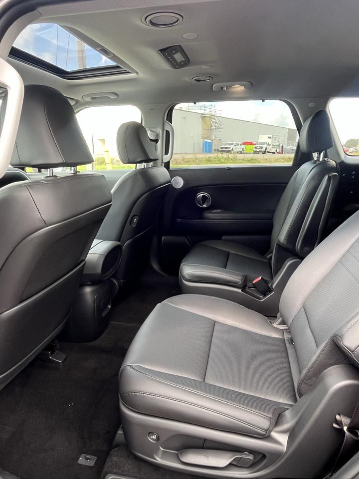 2027 Hyundai PALISADE LUXURY HEV 7 7 PASSENGERS Photo