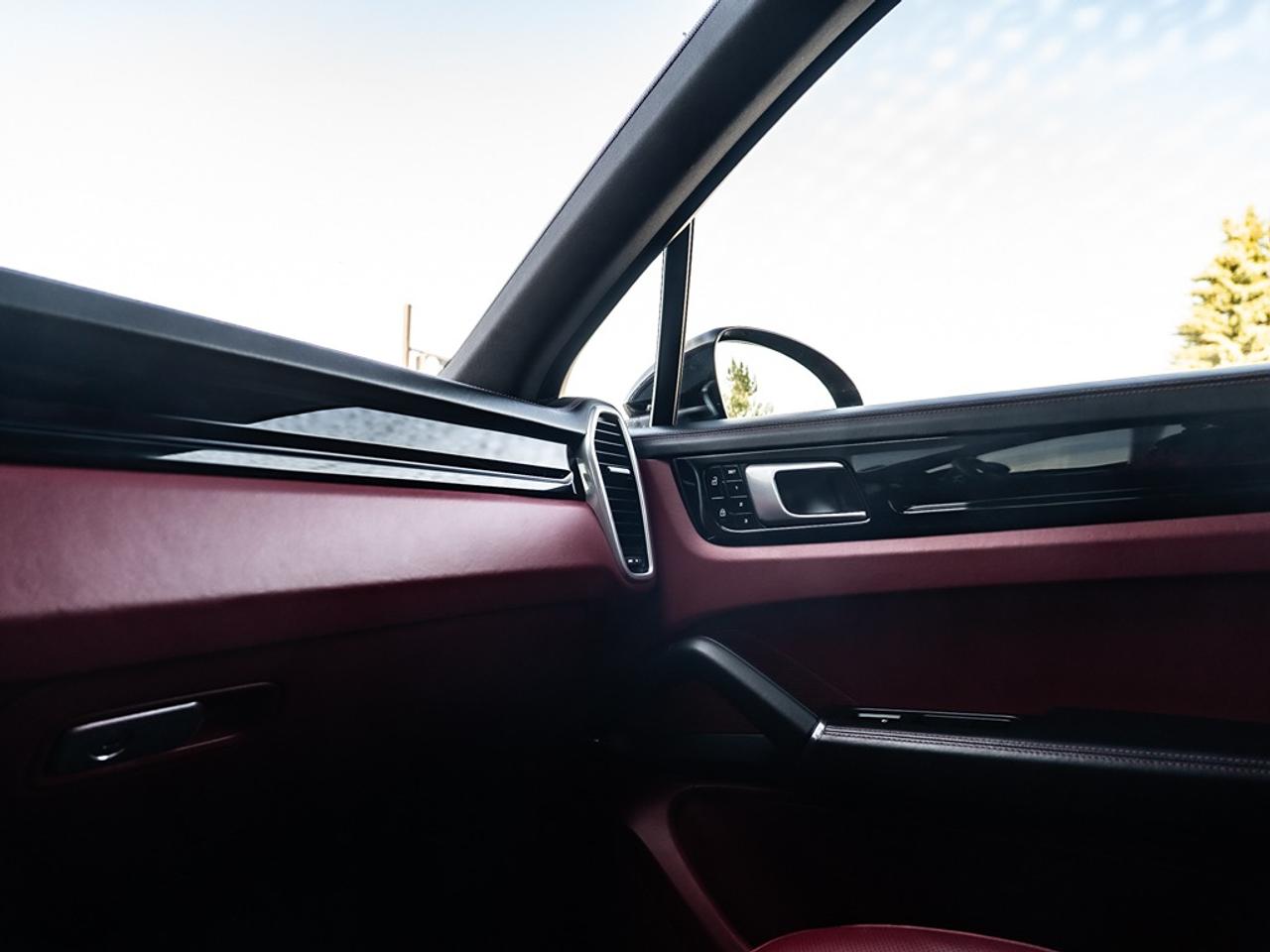 2019 Porsche Cayenne SPORT UTILITY 4-DR Photo14