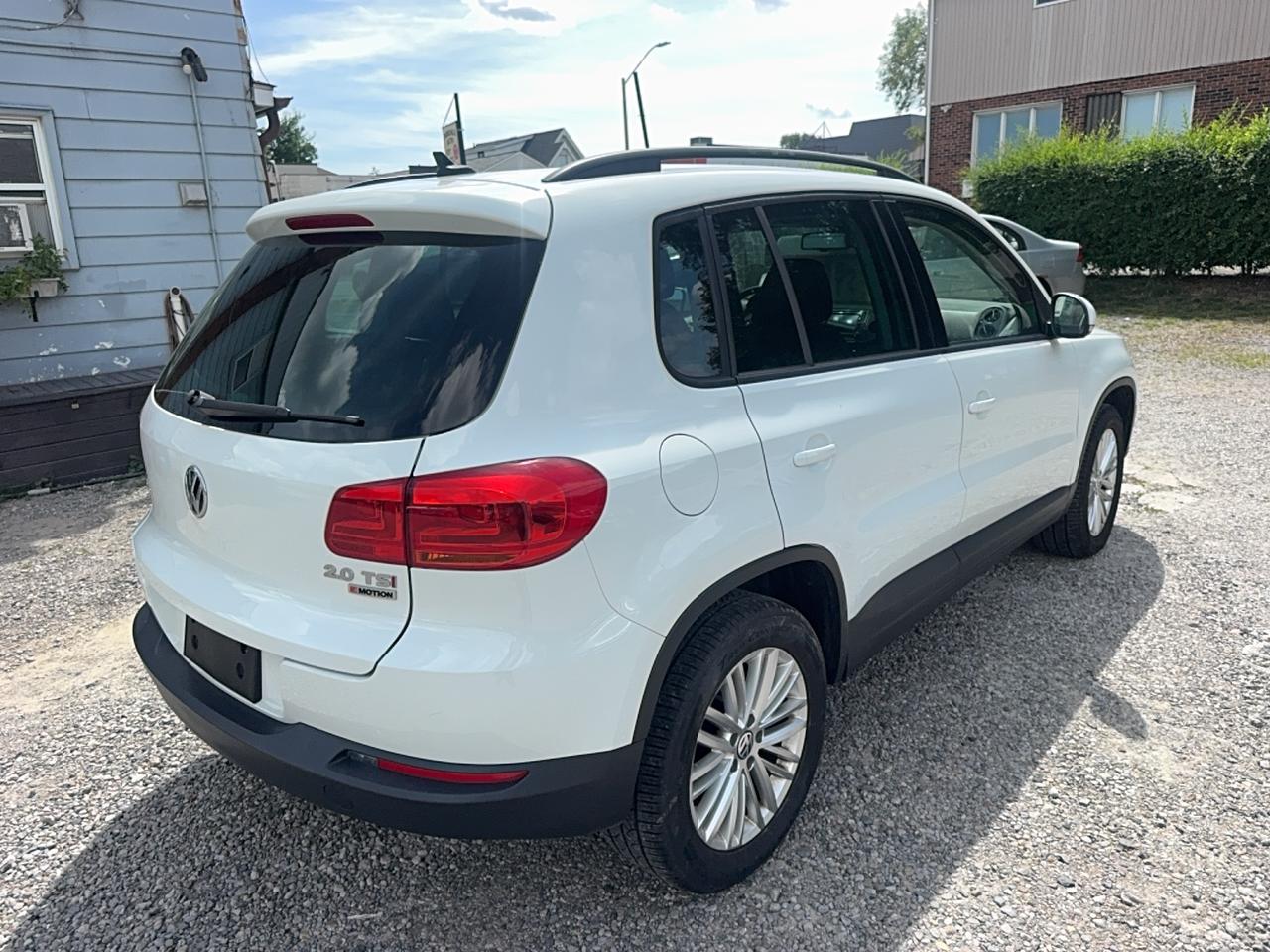 2016 Volkswagen Tiguan COMFORTLINE Photo2