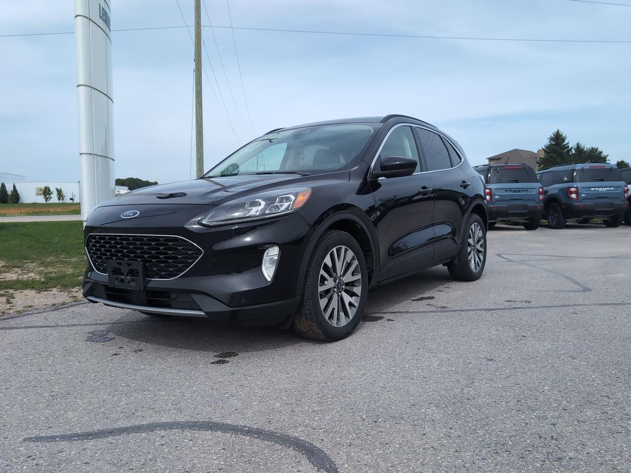 2022 Ford Escape Titanium AWD Photo0
